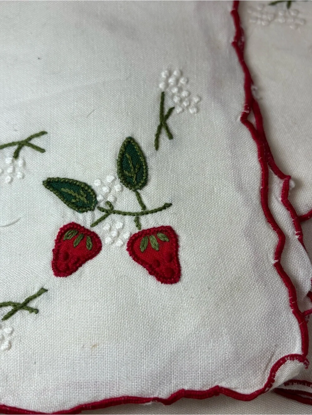 Vintage Handmade Embroidered Strawberry Napkins Lot of 4 Summer Table Cottage